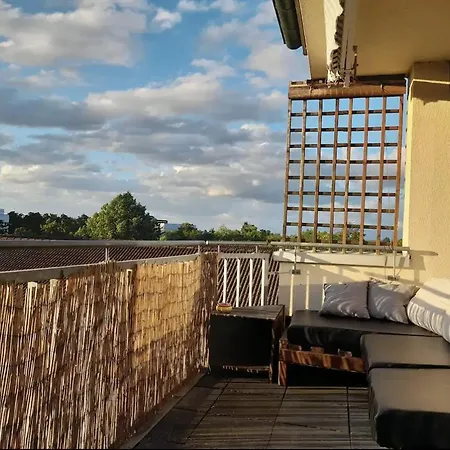 ホームステイ Budget Mit Balkon - Privatzimmer In - Netflix & Minibar Inklusive