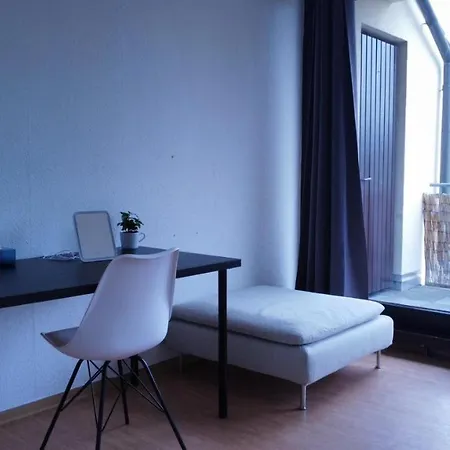 Budget Mit Balkon - Privatzimmer In - Netflix & Minibar Inklusive ホームステイ コブレンツ