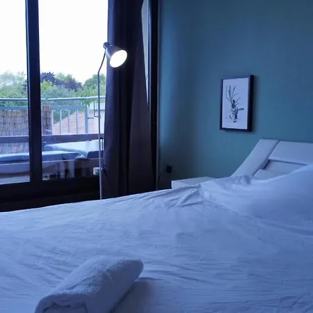 Budget Mit Balkon - Privatzimmer In - Netflix & Minibar Inklusive